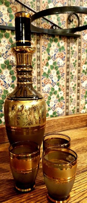 Decanter w/ three shot glasses