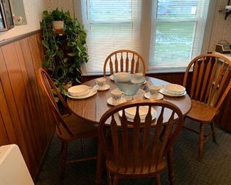 Dining Room drop leaf table and chairs 
