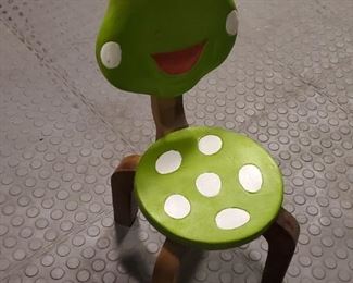 Painted frog chair grand new