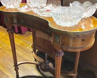 French Ormulu Kidney Desk