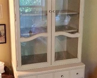 Ethan Allen hutch with drawers 