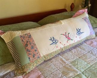 Embroideried pillow