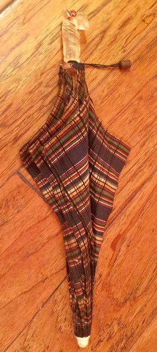 Vintage umbrella with Scottie dog head ...sort of Mary Poppinish 😀