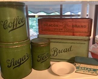 Beacon Cream cheese wooden box, green metal canisters