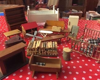 Lots of miniatures at this sale...here are a few