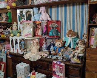 Dolls, Doll Houses, Cribs