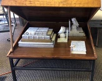 Coffee Table w Storage Spac