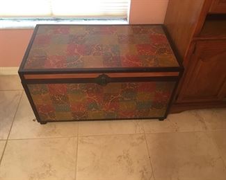 Foot locker style chest