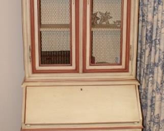 This secretary has so many possibilities to make it your own!