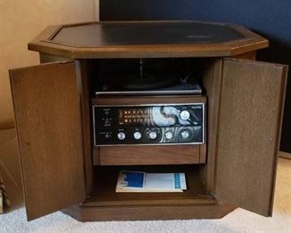 Vintage Magnavox Stereo End Table 2 Door Cabinet - Octagonal Shape - 33 in. x 30 in. x 22 in tall