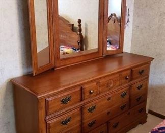 Scallop Design Wood 8 Drawer Dresser with Folding Sides 3 Panel Mirror - Dresser: 64 in. Wide and Mirror: 52 in. wide & 46 in. tall