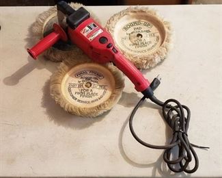Milwaukee 7 in. Dial Speed Control Polisher with 3 Round-up Pads - works