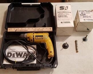 Dewalt D21008 Electric V.S.R. Drill (works)with Case, 2 in. Cond/Deburr Discs and 1 1/2 in. Sanding Discs