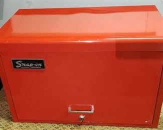Snap-on Fold Down 9 Drawer Tool Box with Key - many tools are included with the tool box - 26 in.x 15 in.x 17 in.