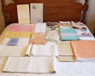 Lot of Vintage Table Clothes / Napkins