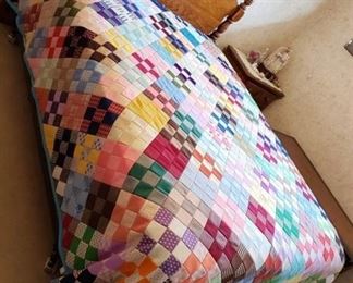 Vintage Double Polyester Queen Comforter Quilt 92 in. x 101 in.