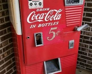 Coca-Cola WC-42T circa 5 cent sodas
