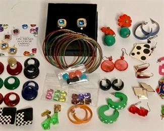 Vintage and Fun Jewelry and more https://ctbids.com/#!/description/share/281234
