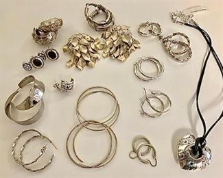 Earrings and More in Silver https://ctbids.com/#!/description/share/281238