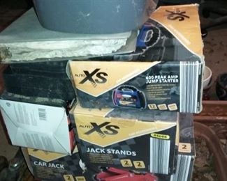 Car Jacks & Air Compressor Tire Pumps