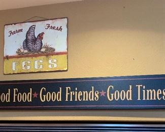 Lots of Kitchen Decor