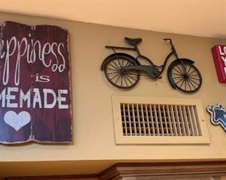 Lots of Kitchen Decor