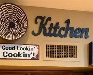 Lots of Kitchen Decor