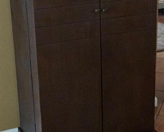 Vintage Walnut Fold-Out Dry Bar 42x29x19in HxWxD