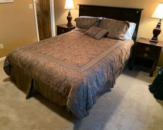 Pier 1 Queen Bed Shanghai Espresso 48x62x86in HxWxD