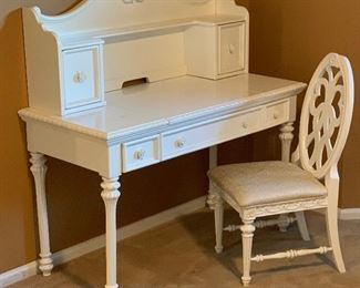 Disney Princess White Vanity Desk w/ Hutch 50x50x23in HxWxD