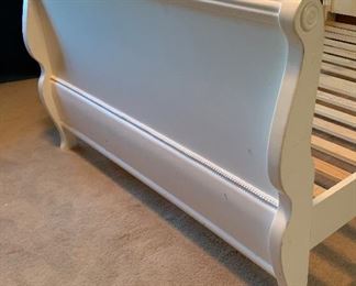 Stanley Furniture White Full Sleigh Bed Frame 49x57x86in HxWxD
