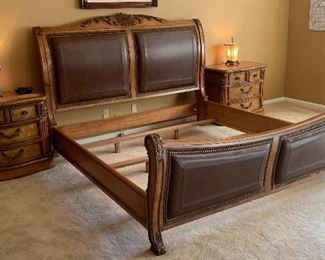 King Universal Furniture Burl & Leather Sleigh Bed 61x82x97in HxWxD