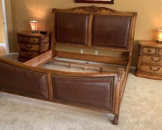 King Universal Furniture Burl & Leather Sleigh Bed 61x82x97in HxWxD