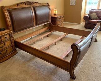 King Universal Furniture Burl & Leather Sleigh Bed 61x82x97in HxWxD
