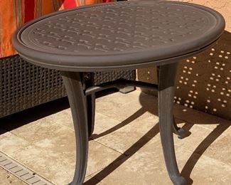 Outdoor Round Patio Table Weave Pattern 17Hx22in Diameter