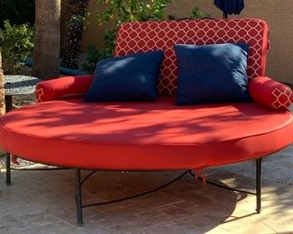 Huge Round Patio Chaise/Daybed 48x84x84in HxWxD