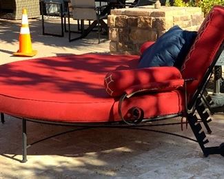 Huge Round Patio Chaise/Daybed 48x84x84in HxWxD