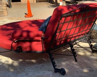 Huge Round Patio Chaise/Daybed 48x84x84in HxWxD