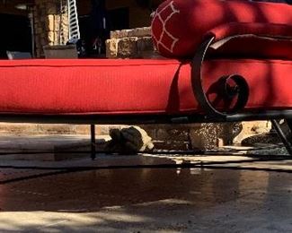 Huge Round Patio Chaise/Daybed 48x84x84in HxWxD