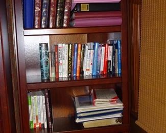 Book shelf with 4 shelves