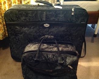 Nice luggage, other pieces are available 