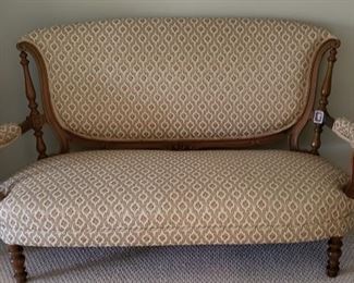 5 Settee Chair