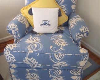 PAIR OF CHAIRS