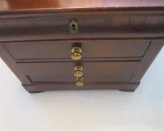 SMALL CHEST