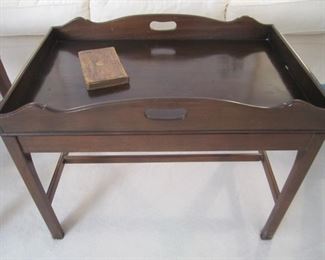 COCKTAIL TABLE