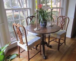 ROUND TABLE AND CHAIRS