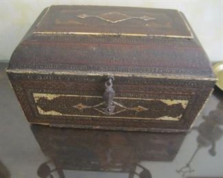 ANTIQUE BOX