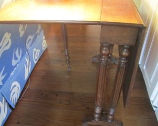 DROP LEAF TABLE