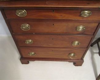 CHEST OF DRAWERS