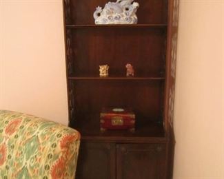 PAIR OF BOOKCASES
